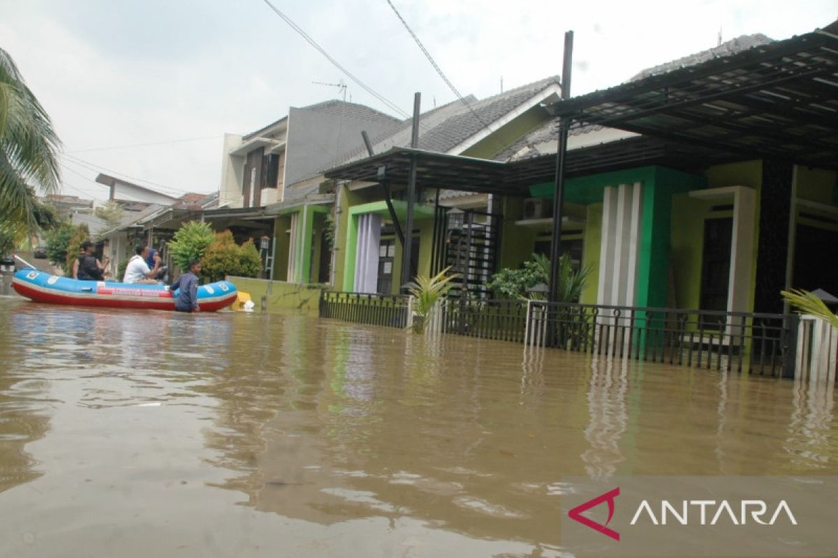 Pemkab Bogor tangani banjir di tiga perumahan kawasan Cibinong