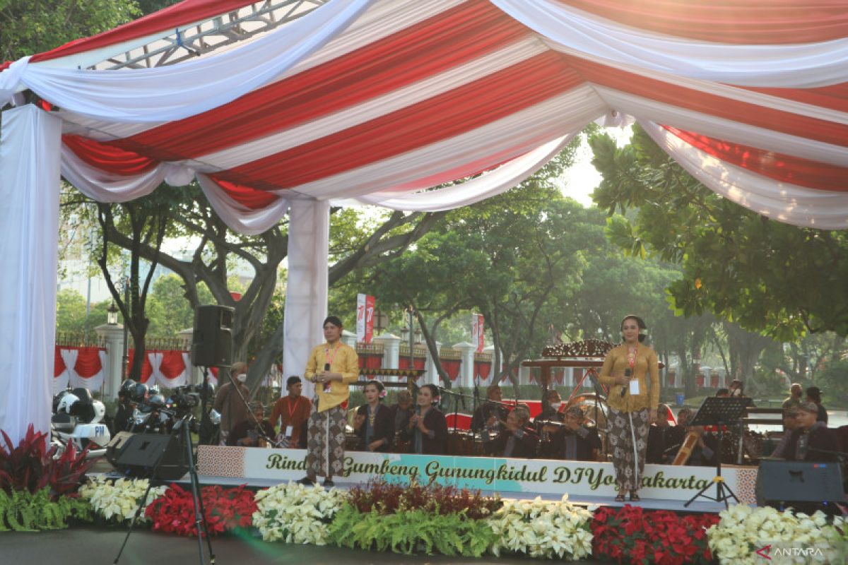 Pertunjukan seni sambut perayaan HUT RI di Istana