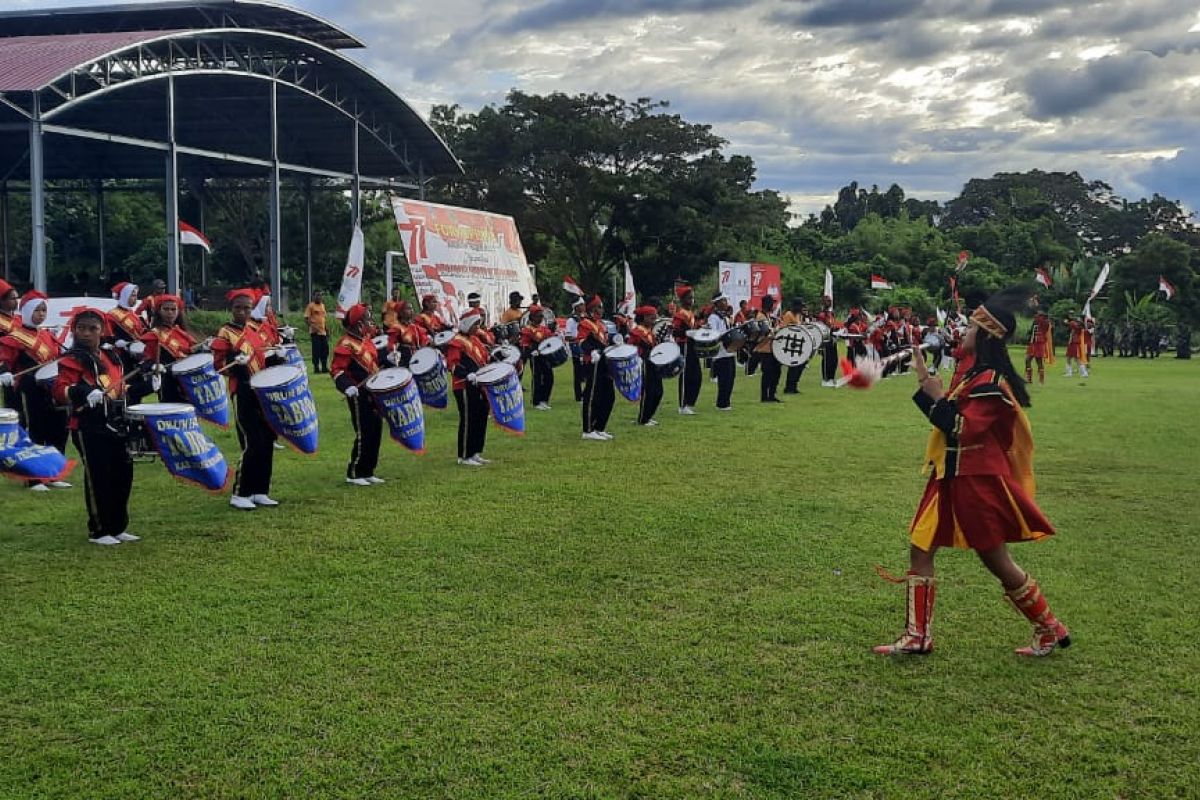 Atraksi marching band meriahkan HUT RI di Teluk Wondama