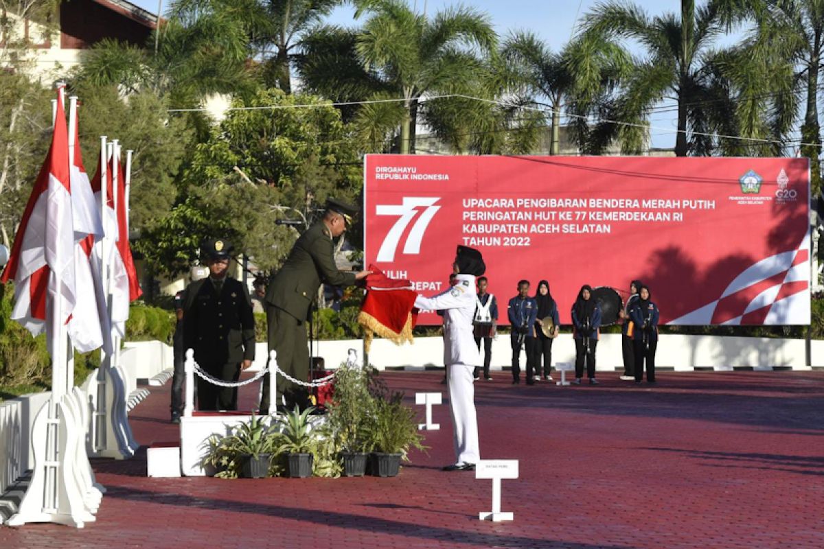 Dandim Aceh Selatan inspektur upacara penurunan bendera HUT RI