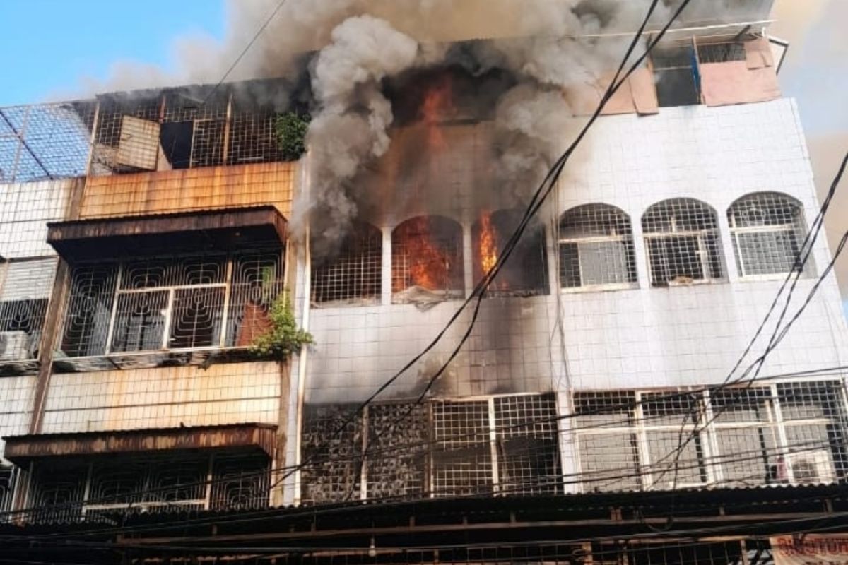 Enam orang tewas dalam kebakaran tempat indekos di Tambora