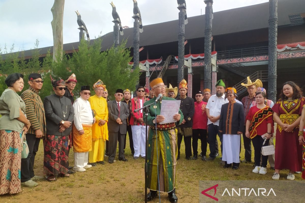 Puluhan etnis di Kalbar upacara peringati HUT Ke-77 Kemerdekaan RI