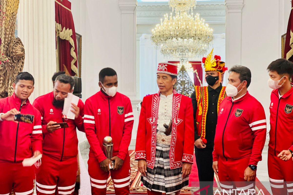 Presiden Jokowi menerima Timnas U-16 di Istana Merdeka