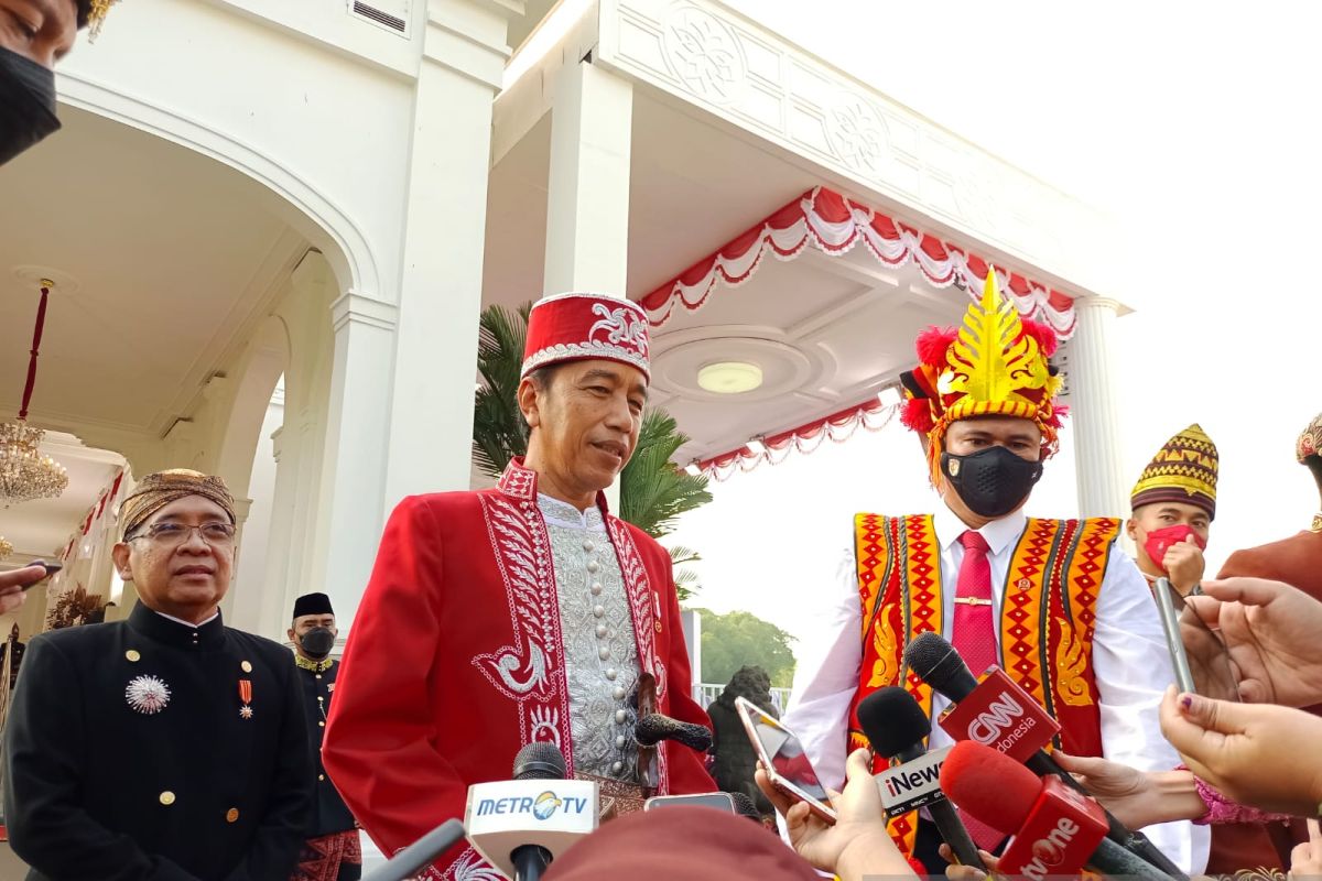 Presiden Joko Widodo kenakan baju adat Dolomani saat HUT ke-77 RI