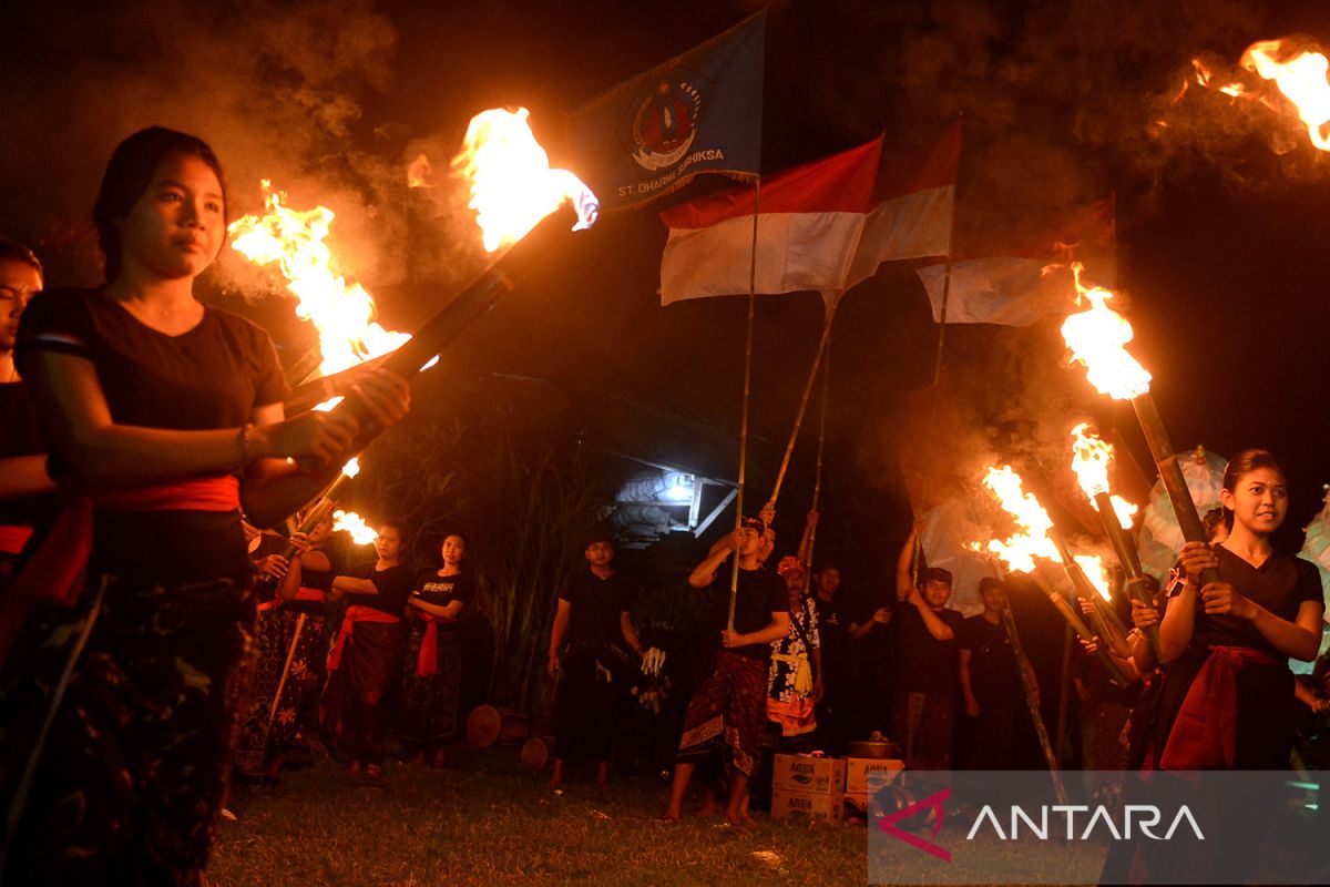 Semarak Pawai Obor HUT Kemerdekaan RI Di Bali - ANTARA News