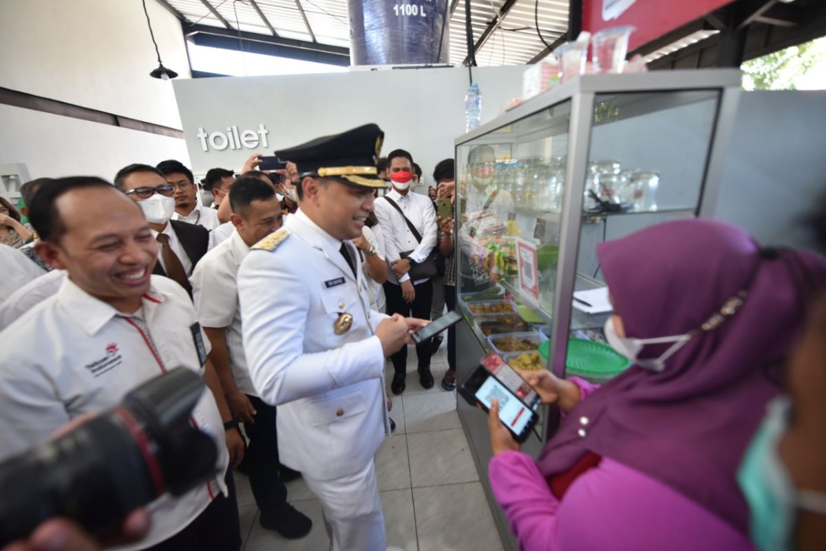 Eri Cahyadi resmikan Sentra Digital Kuliner Telkom Surabaya saat HUT RI