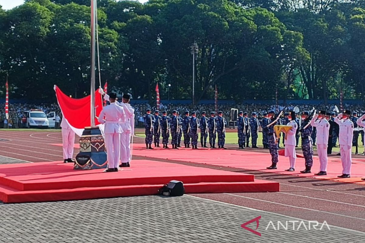 Insiden putus tali bendera warnai Upacara HUT RI di Solo Jawa Tengah