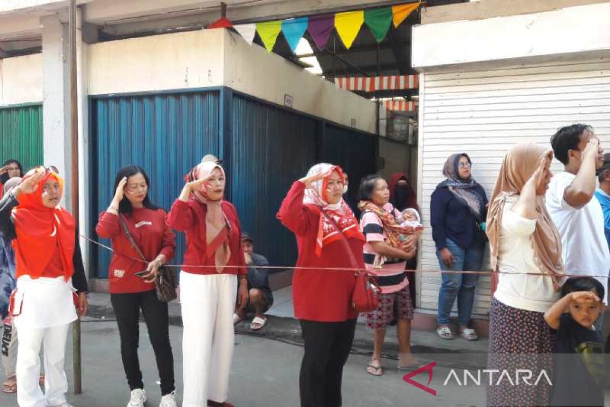 Perayaan HUT RI, Pedagang Pasar Rejowinangun Magelang ikuti detik-detik proklamasi