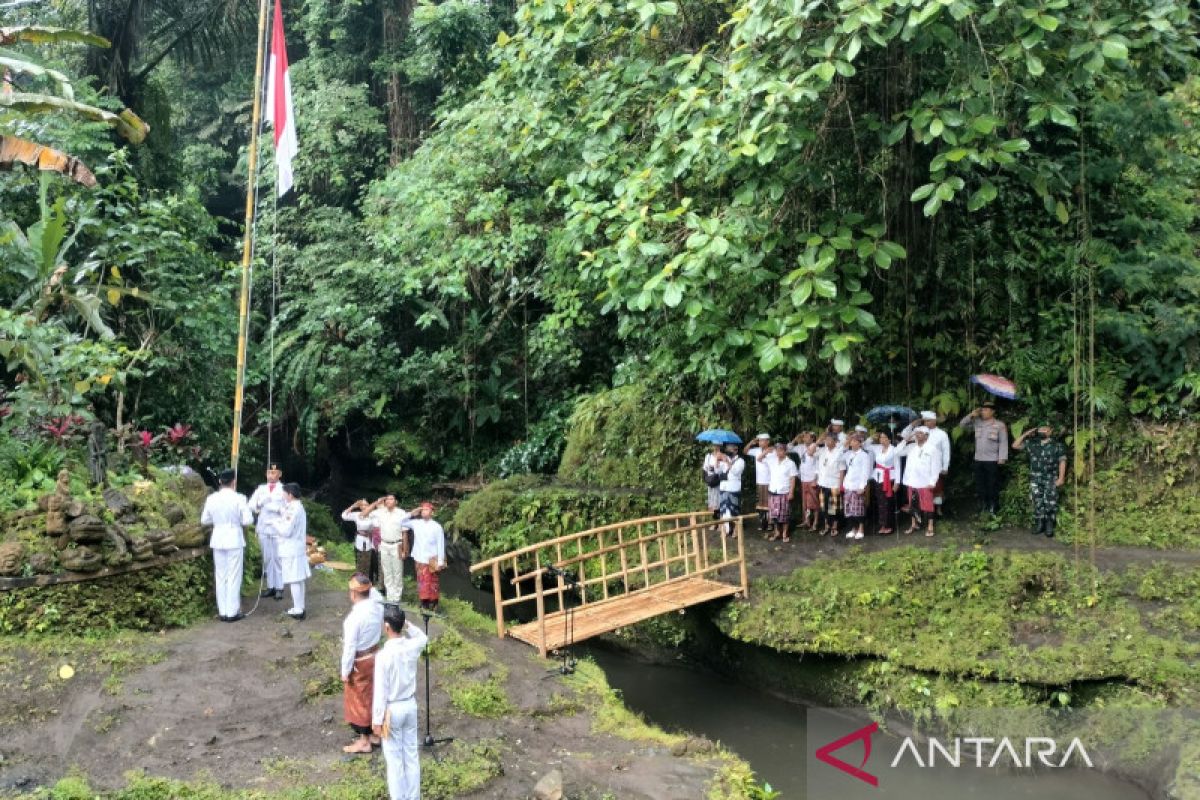 Upacara HUT ke-77 Kemerdekaan RI di Ubud-Bali diadakan di titik temu dua Sungai Oss