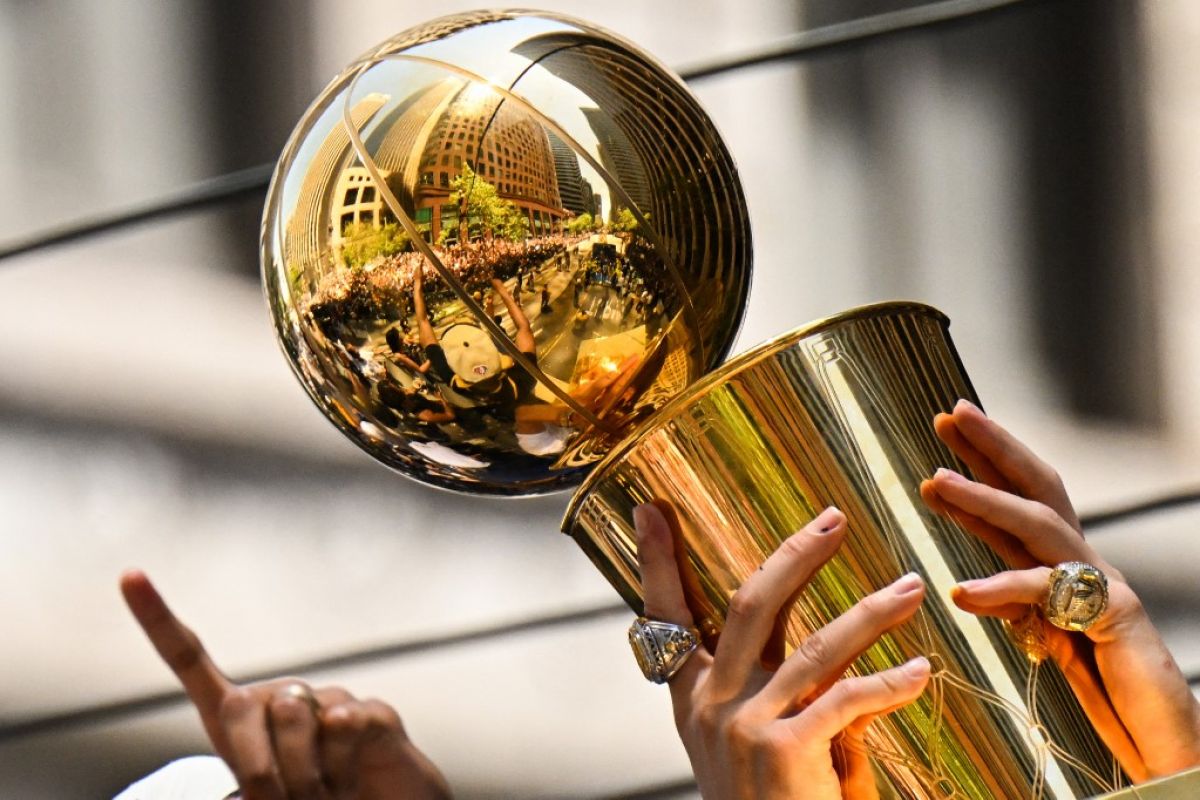 NBA:  Musim baru dibuka Warriors vs Lakers, 76ers lawan Celtics