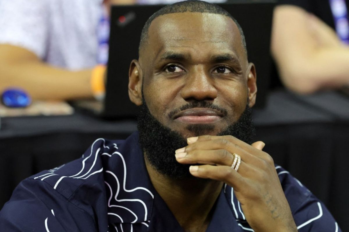 LeBron James perpanjang kontrak dua tahun bersama Lakers