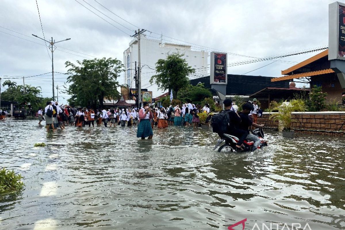 Hujan sebabkan banjir di beberapa bagian di Kota Medan