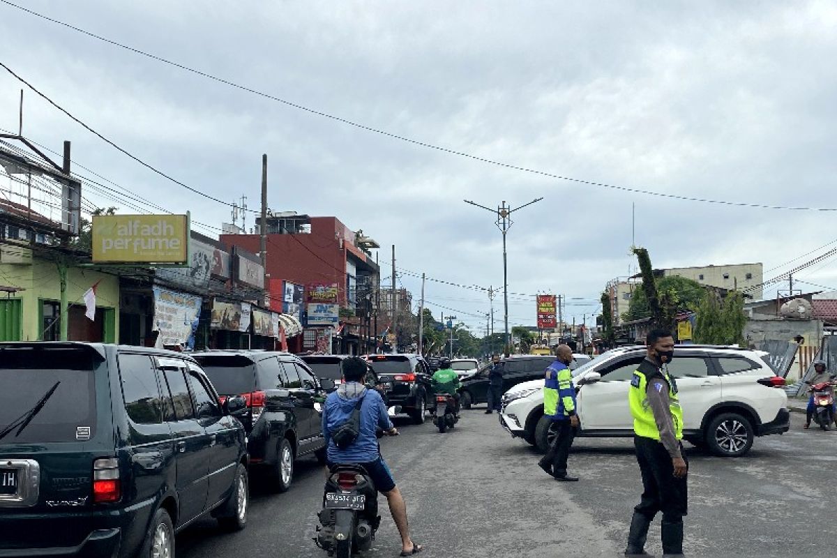 Banjir sebabkan kemacetan lalu lintas di bagian  wilayah Kota Medan