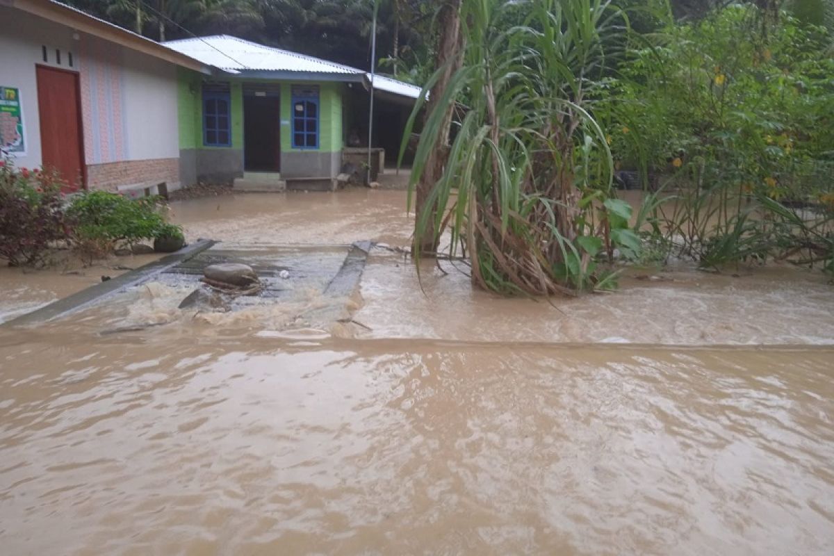 Sungai Aceh Tamiang meluap, dua kampung wilayah Tenggulun terendam