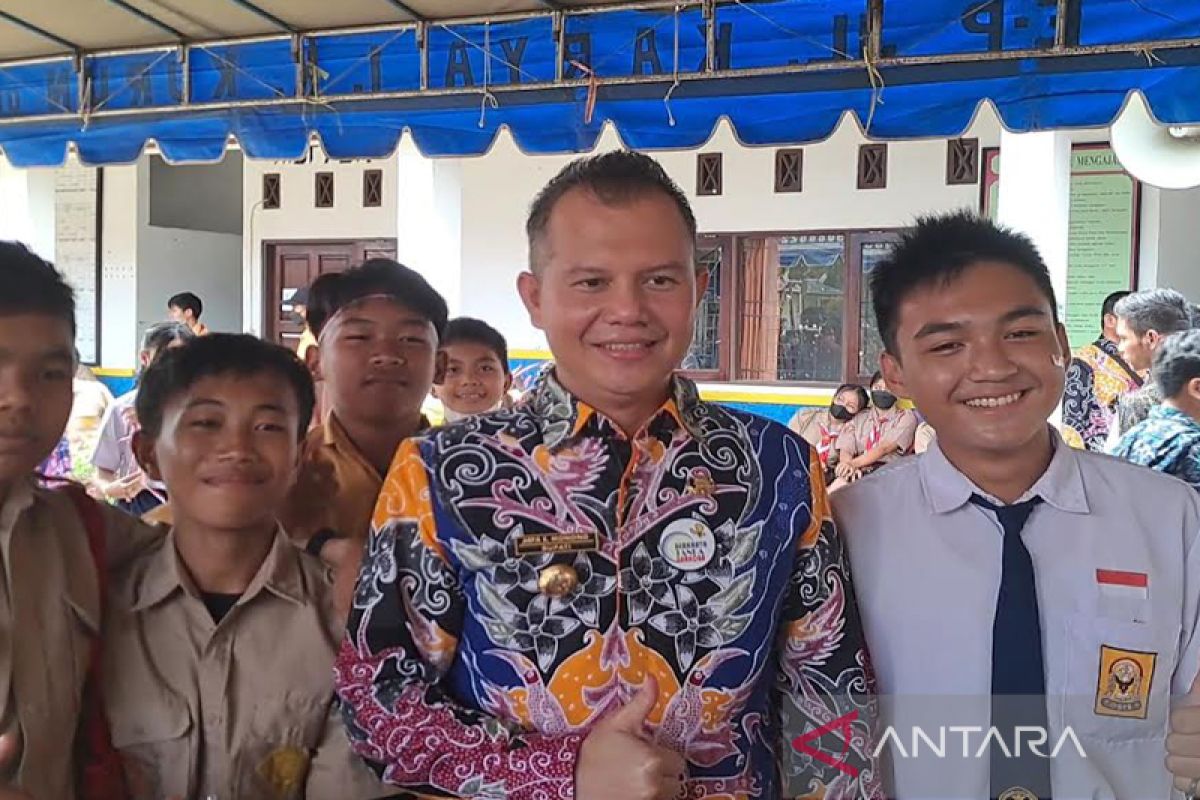 Sejumlah sekolah di Gunung Mas dapat internet gratis