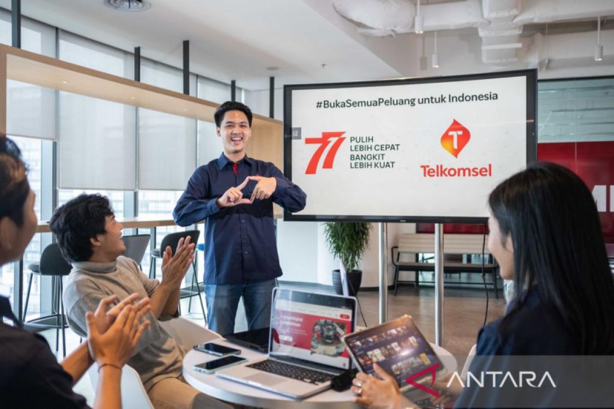 Maknai Hari Kemerdekaan RI ke-77, Telkomsel Konsisten #BukaSemuaPeluang untuk Indonesia #PulihLebihCepat dan #BangkitLebihKuat