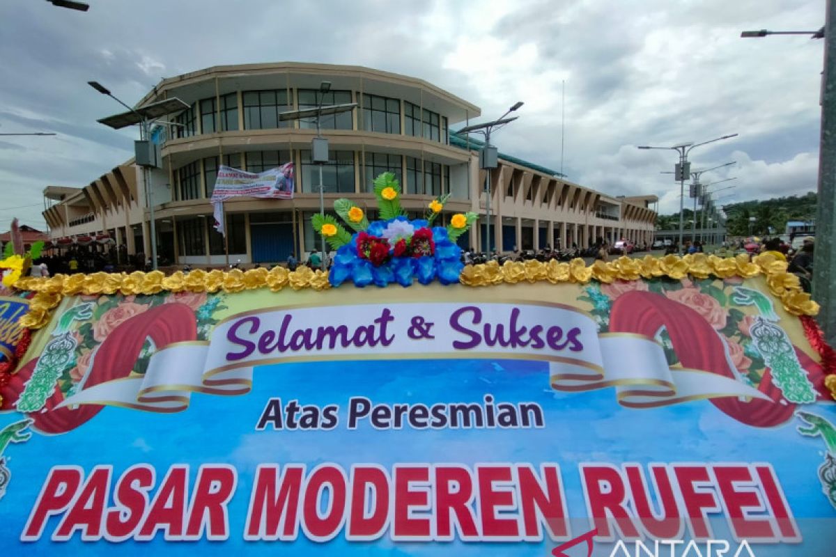 Pasar Modern Rufei di Kota Sorong resmi beroperasi