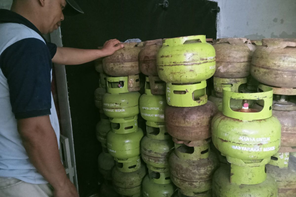 Depot Dumai terganggu, warga Pekanbaru sulit mendapatkan elpiji 3 kg