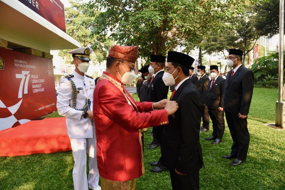 Pegawai PTBA dianugerahi tanda kehormatan dari Presiden Jokowi