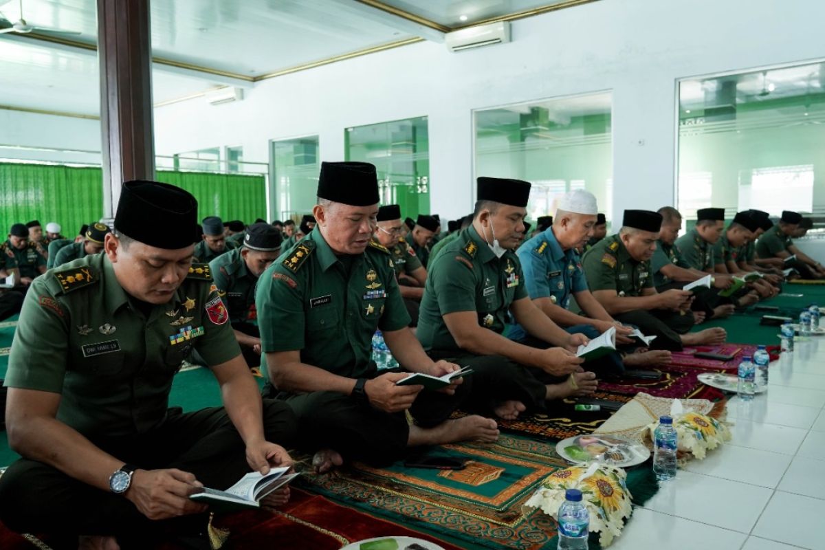 Kodam Pattimura gelar doa lintas agama syukuri HUT RI, TNI jaga kedamaian Maluku