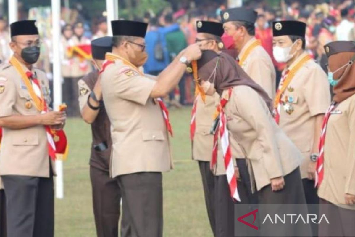Ketua Kwarda Pramuka Bangka Belitung  terima Lencana Melati
