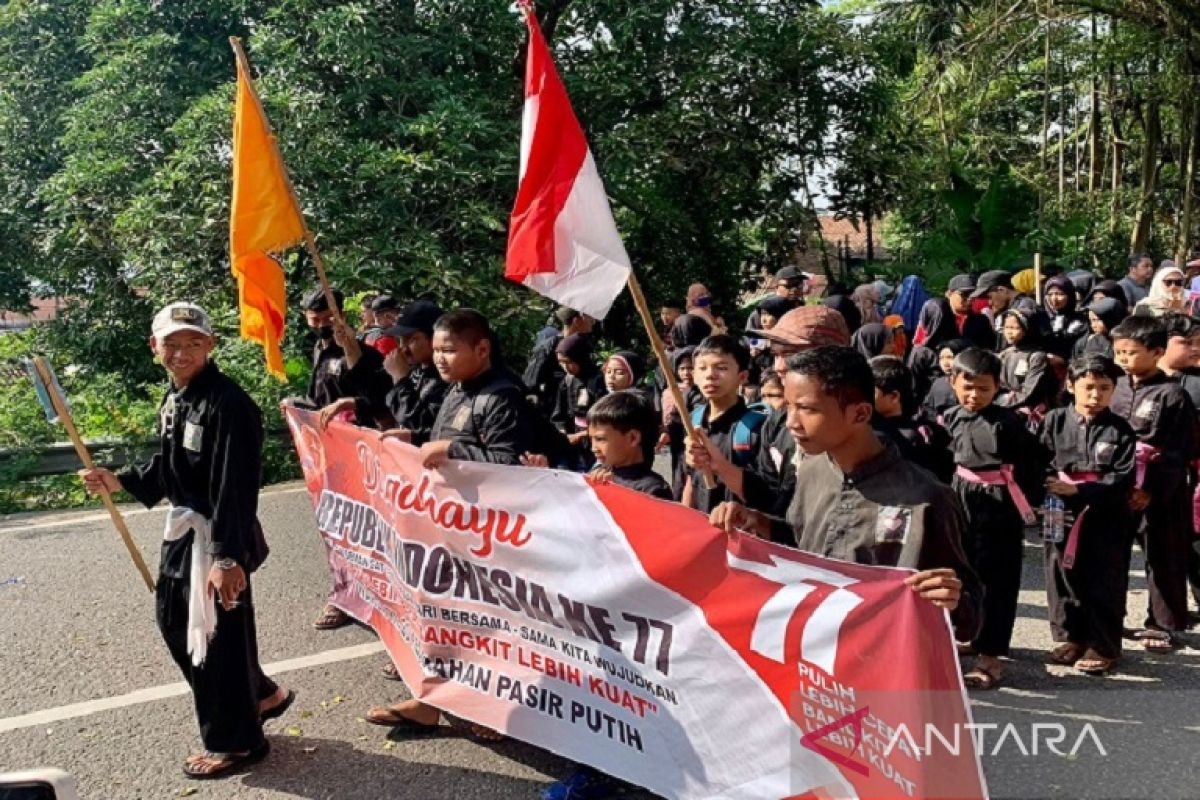 Pesilat belia Jambi antusias ikut karnaval pembangunan HUT RI