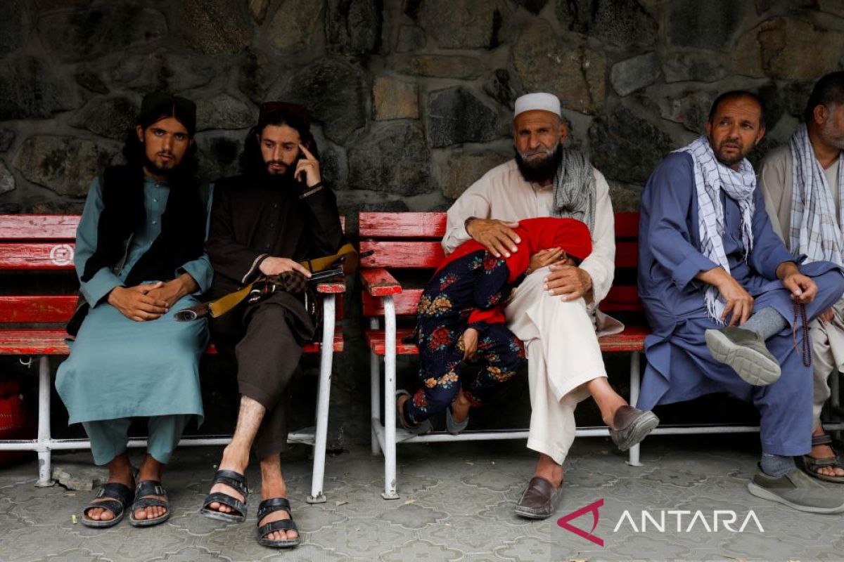 Ledakan besar di masjid Kabul Afghanistan tewaskan 21 orang