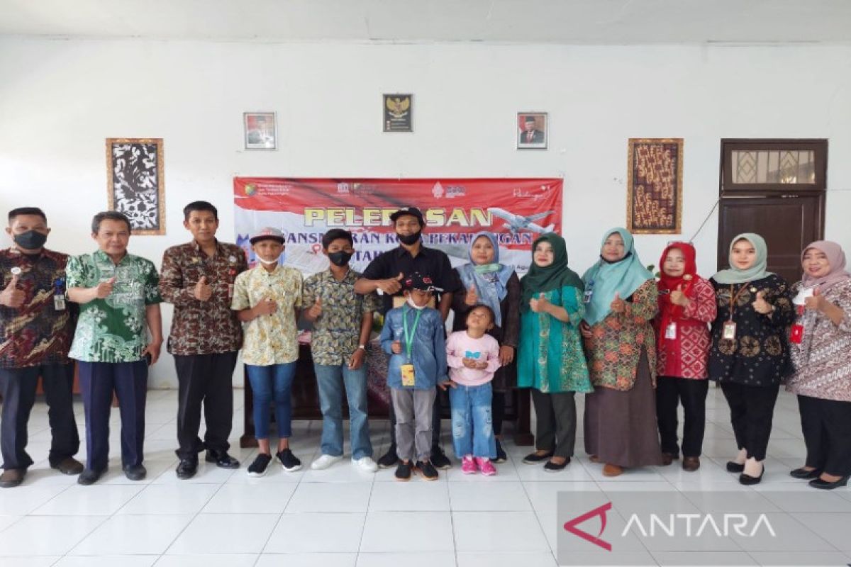 Pemkot Pekalongan berangkatkan satu keluarga transmigrasi ke Gorontalo