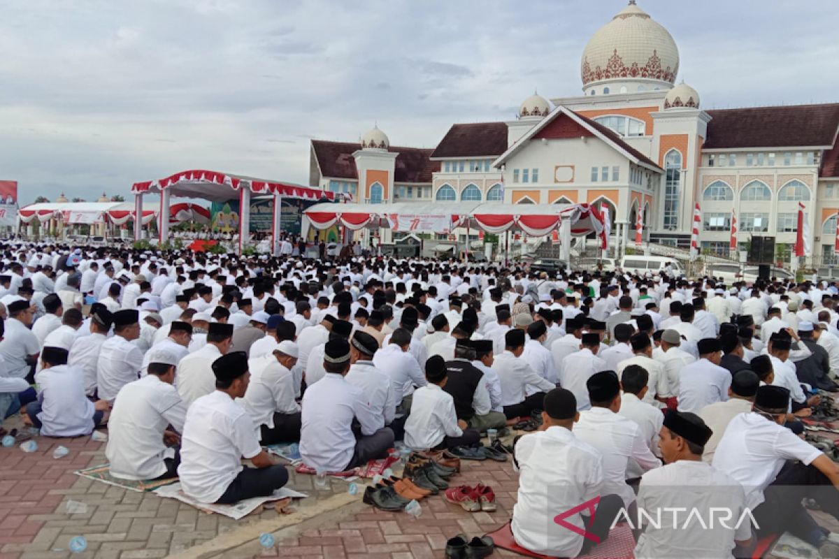 Ribuan warga Aceh Utara berzikir HUT RI