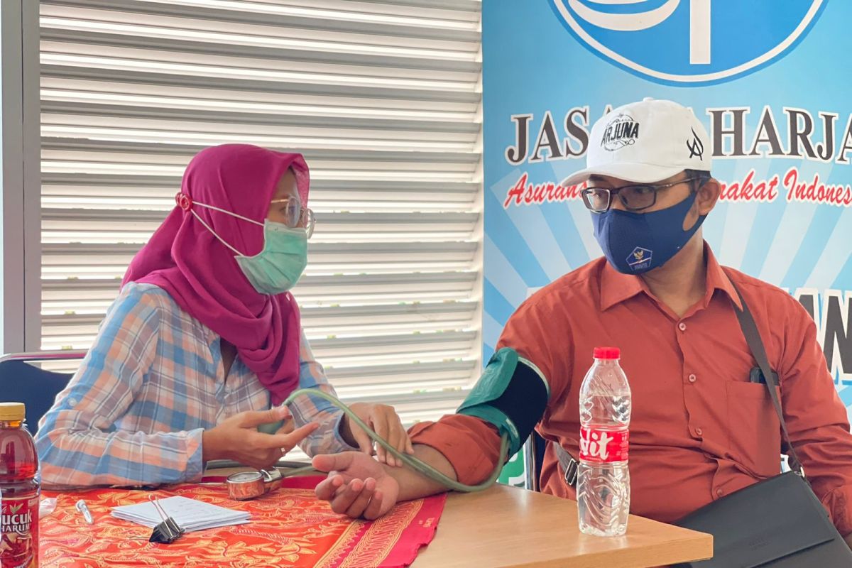 Jasa Raharja Kediri gelar pengobatan gratis di Terminal Blitar