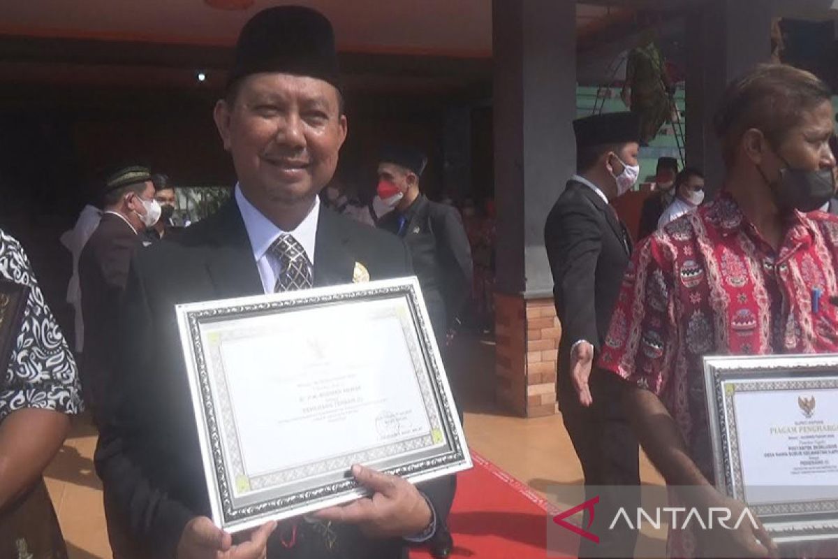 Anggota DPRD Kapuas terima penghargaan atas karya inovasi TTG