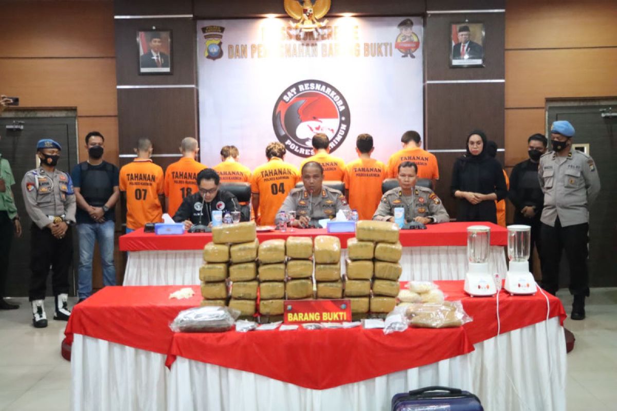 Polres Karimun amankan 30 kilogram ganja kering