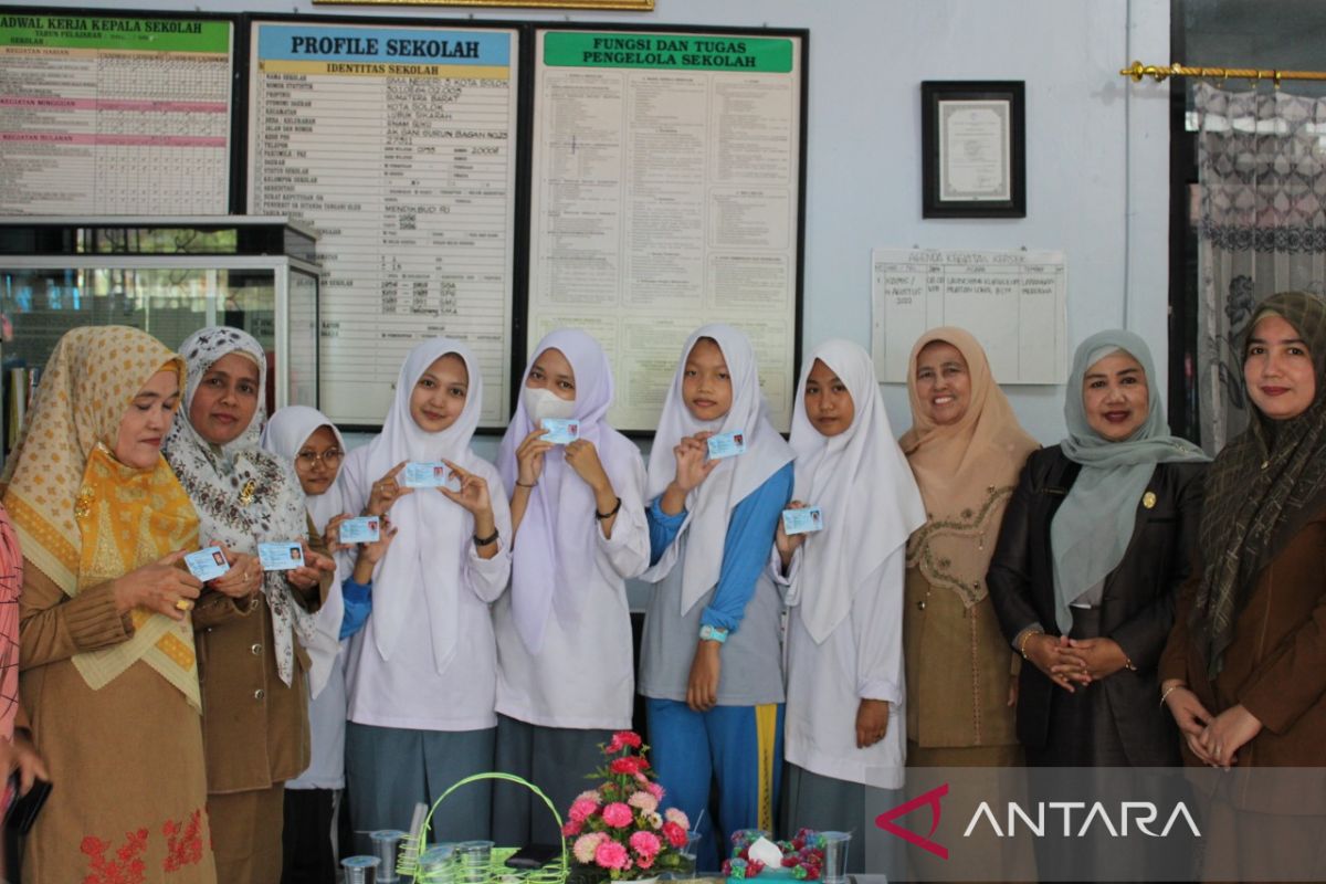 Disdukcapil Kota Solok lakukan perekaman KTP elektronik di 11 SLTA