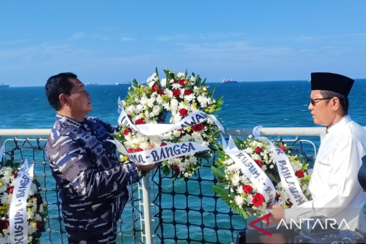 Navy holds prayer, scatters flowers at sea to honor heroes