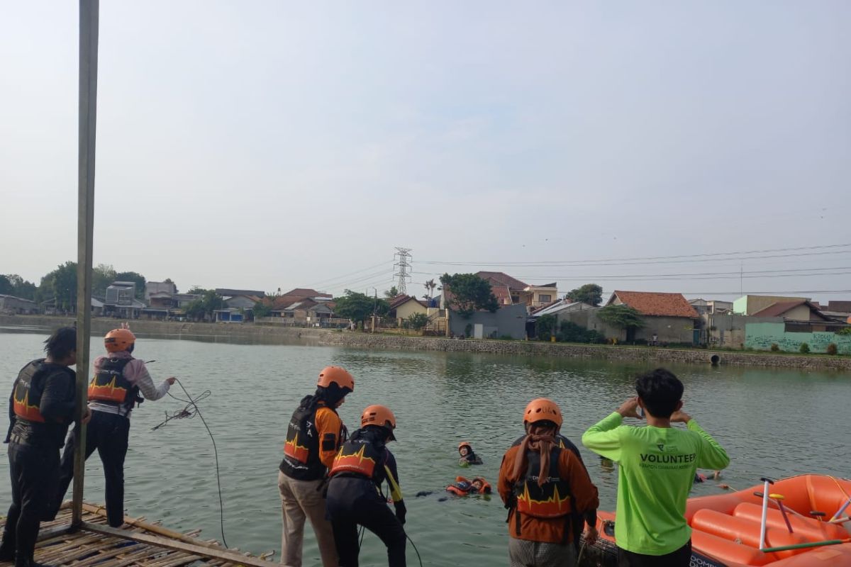 Tim Medis Dompet Dhuafa latihan water rescue