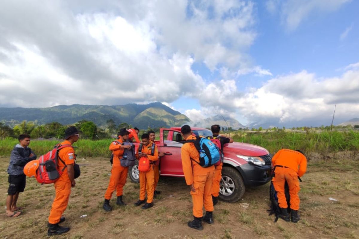 Belasan personel dikerahkan evakuasi warga Portugal jatuh ke jurang di Gunung Rinjani