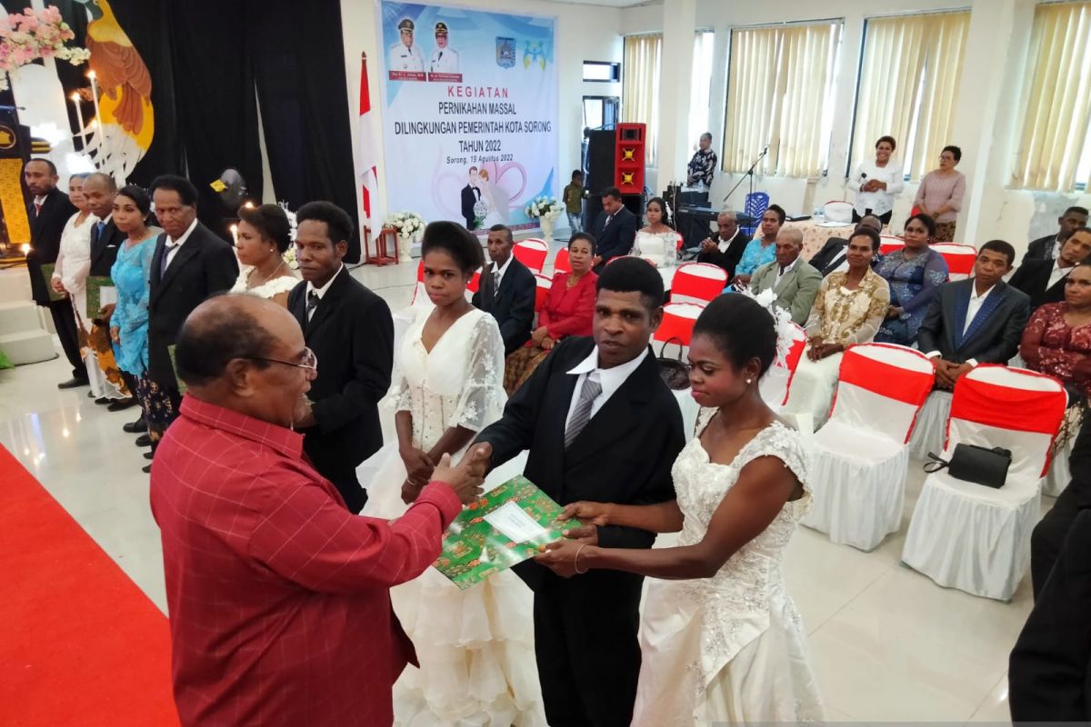 Pemkot Sorong menggelar nikah gratis 50 pasangan asli Papua
