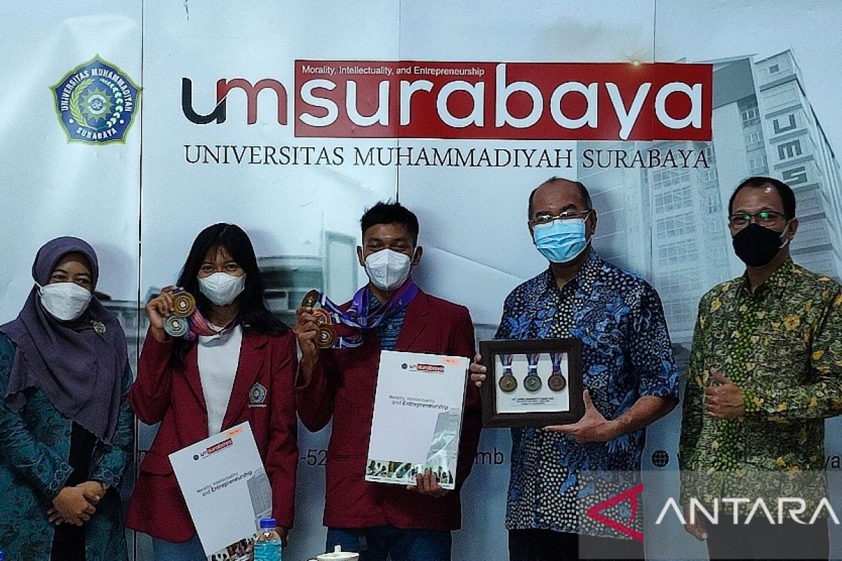 UM Surabaya apresiasi mahasiswa berprestasi di AUG 2022 dan Pro Futsal