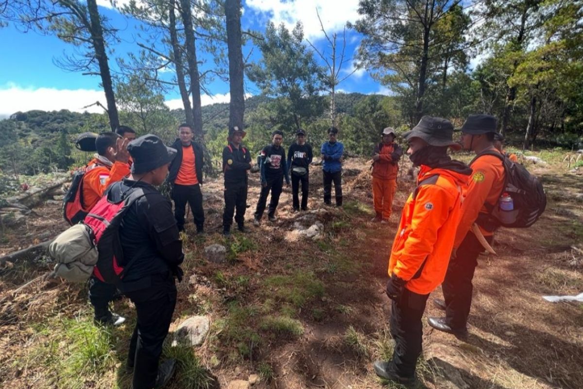 Basarnas Sulsel selamatkan peserta upacara di Gunung Bawakaraeng