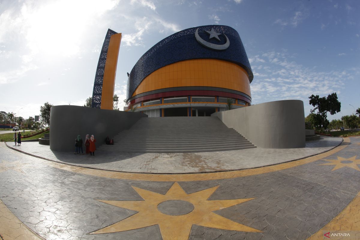 Menlu Kedua Singapura puji arsitektur Masjid Tanjak Batam