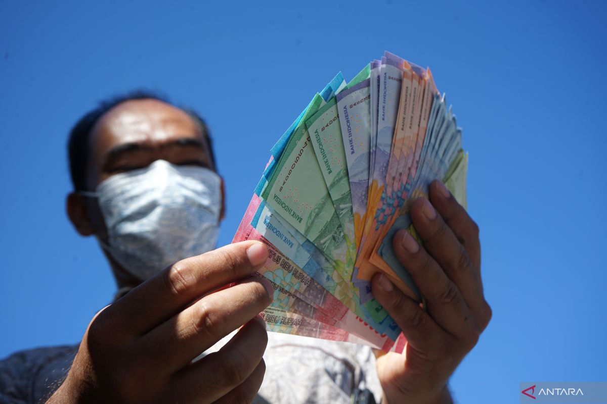 Ratusan warga Gorontalo antusias tukarkan uang Rupiah baru