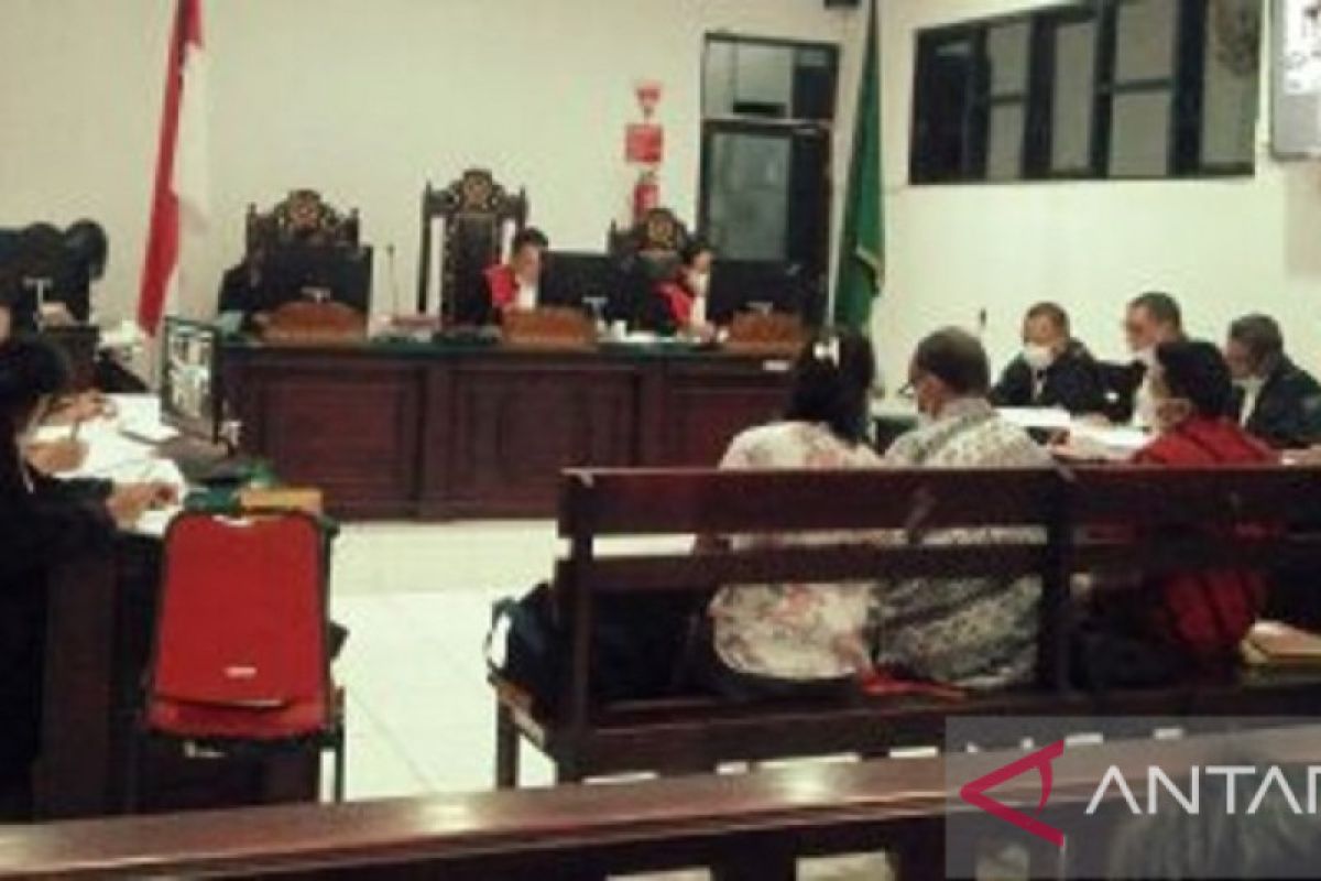 Hakim vonis terdakwa korupsi DD-ADD Akoon tiga tahun penjara