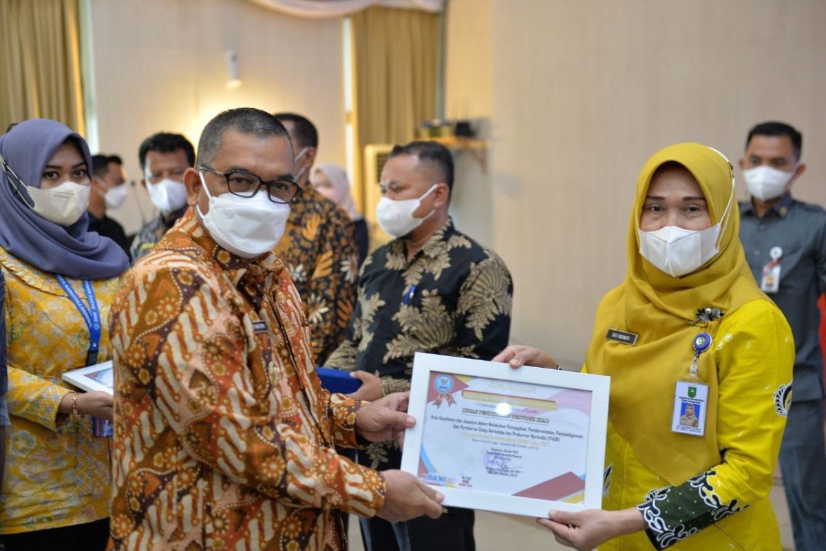 Galeri Foto -  Wagub Riau serahkan penghargaan Desa Bersinar Riau saat HANI 2022