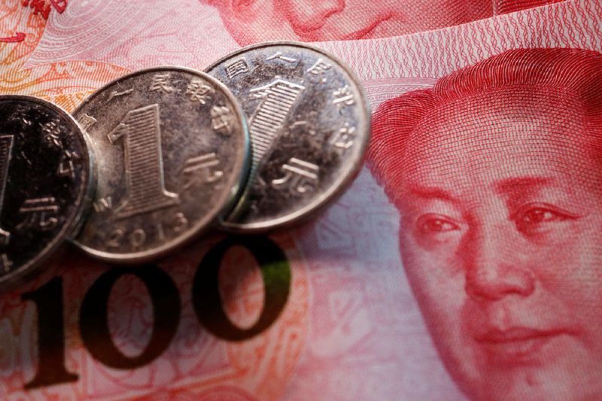 Yuan merosot menjadi 7,1698 terhadap dolar AS