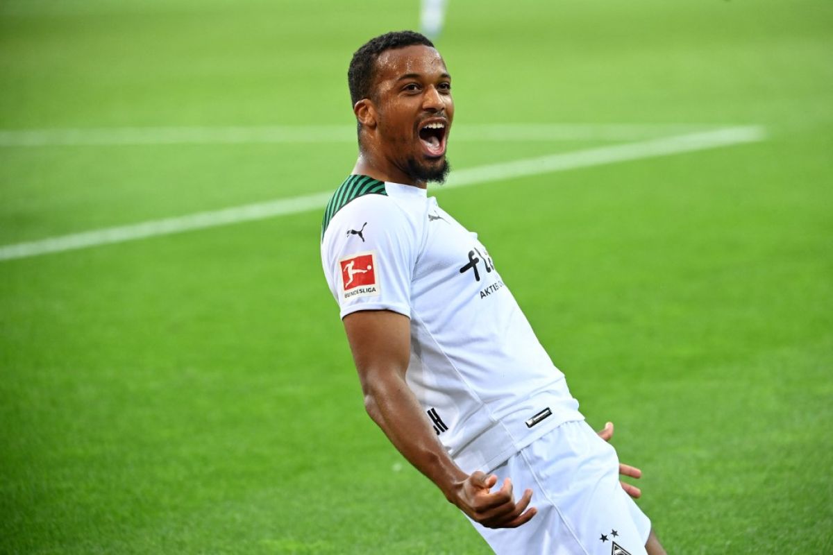 Gladbach ke puncak klasemen berkat penalti Alassane Plea