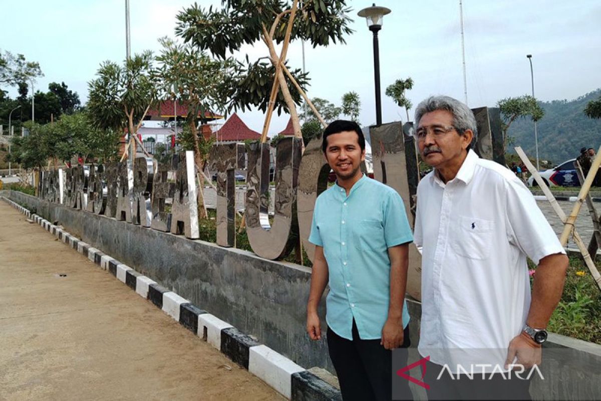Gubernur Jawa Timur berduka atas meninggalnya ayah Wakil Gubernur