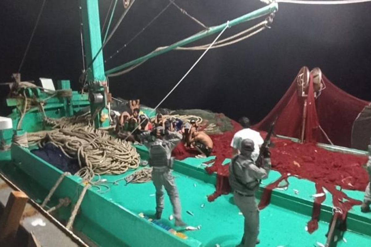 Indonesian coast guard detains Vietnamese ship for illegal fishing