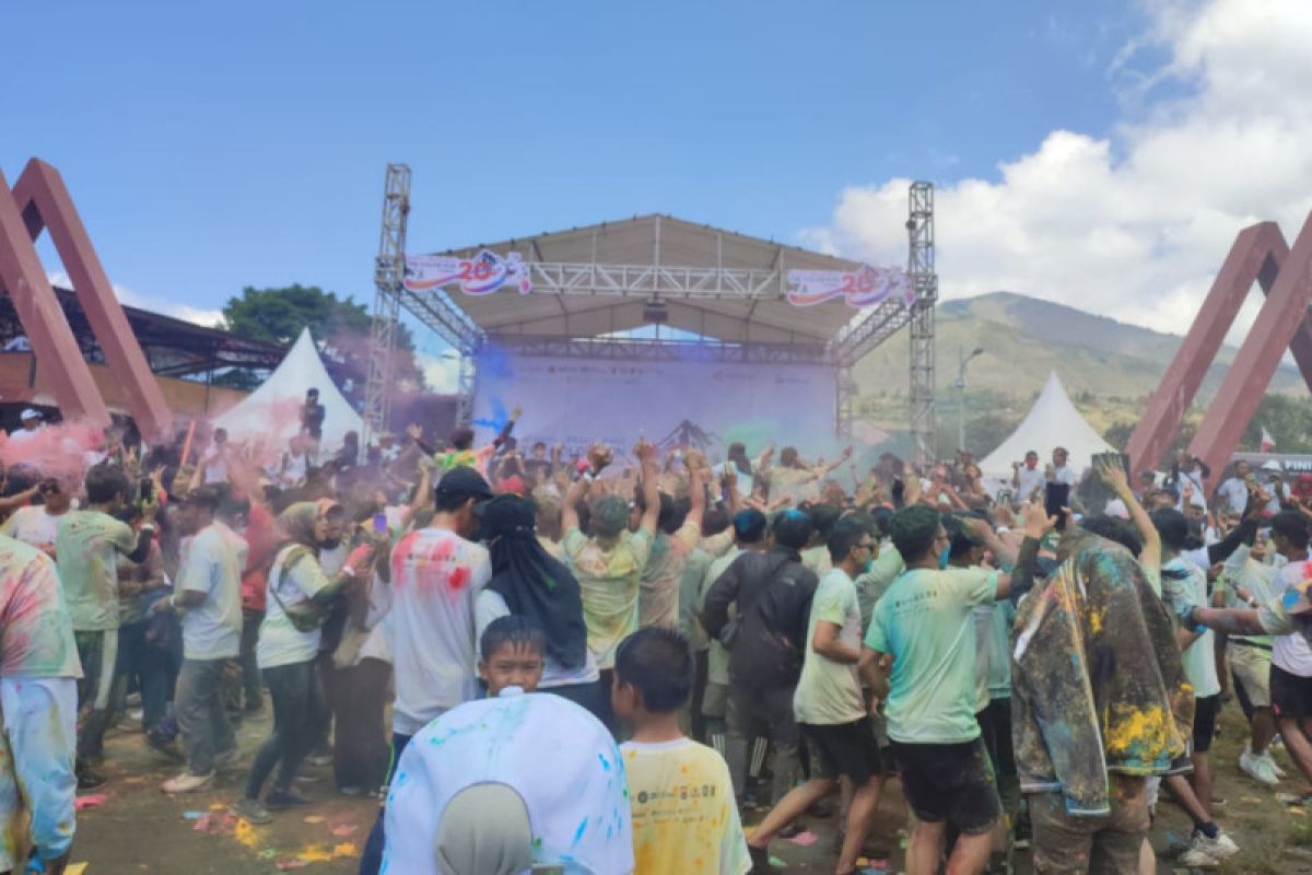 ANTARA NTB Rinjani Color Run berlangsung meriah, diikuti ribuan peserta