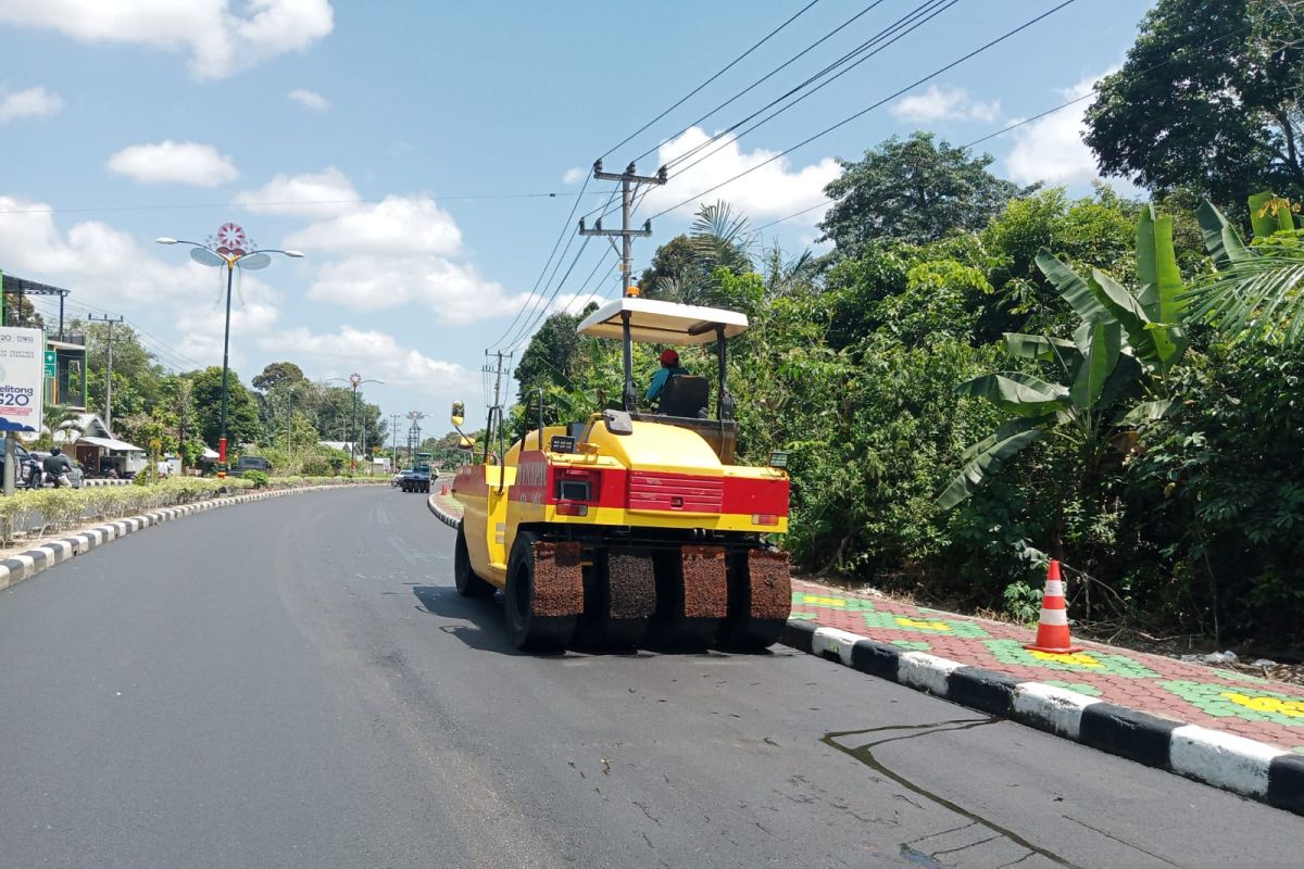 Pemerintah Belitung aspal ulang jalan nasional sambut G20