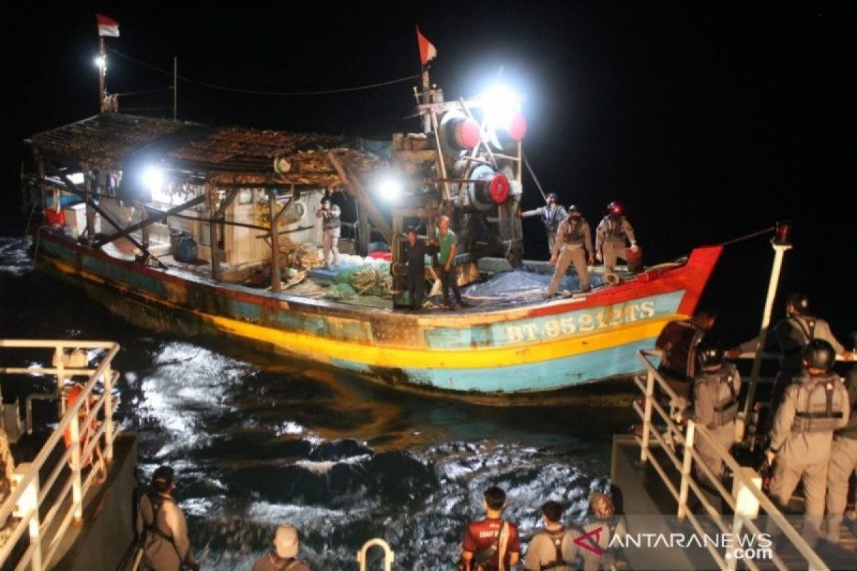 Bakamla RI tangkap Kapal ikan asing berbendera Vietnam di perairan Natuna Utara